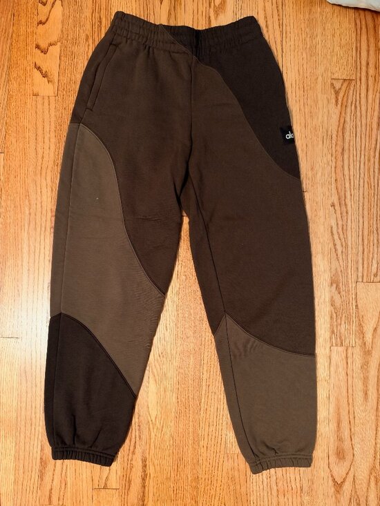 ALO Yoga Pants - Alo Make Waves Sweatpant 'Espresso Tonal'